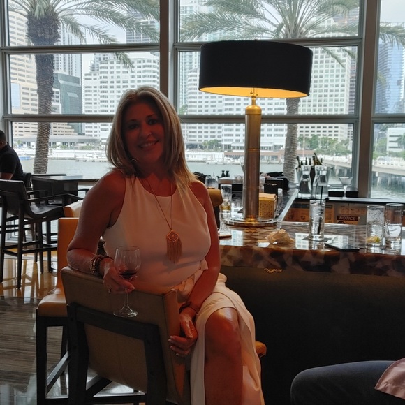 Meet your Posher, Ellen - Picture 5 of 6